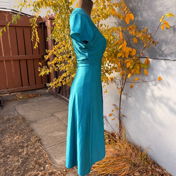 Gorgeous Vintage 70s Teal shimmer wrap dress - Picture 3 of 7